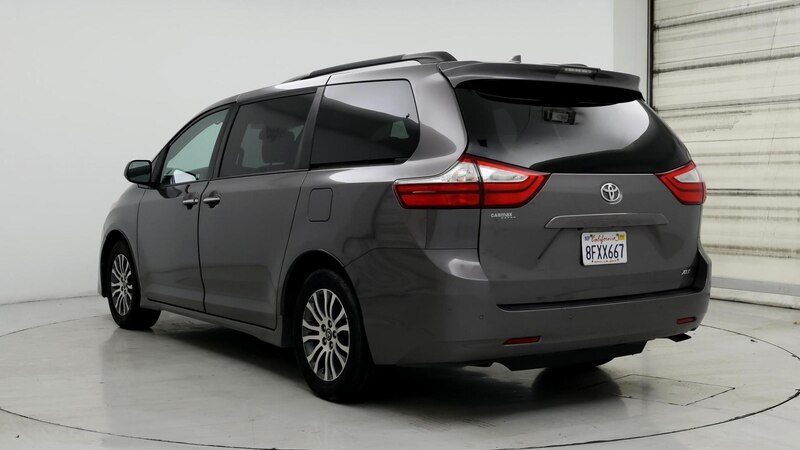 2019 Toyota Sienna XLE 2