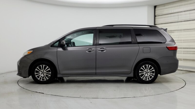 2019 Toyota Sienna XLE 3