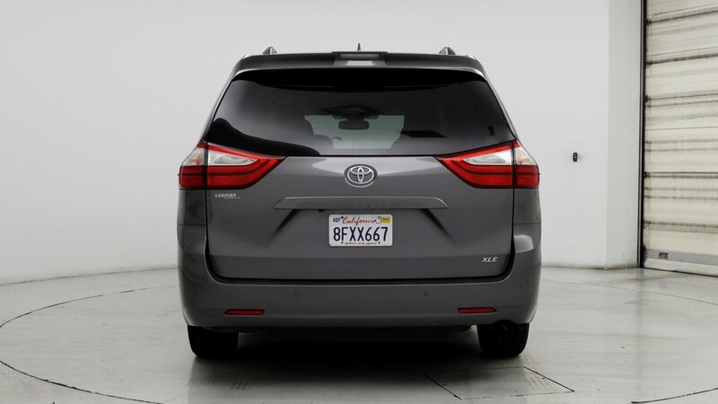 2019 Toyota Sienna XLE 6