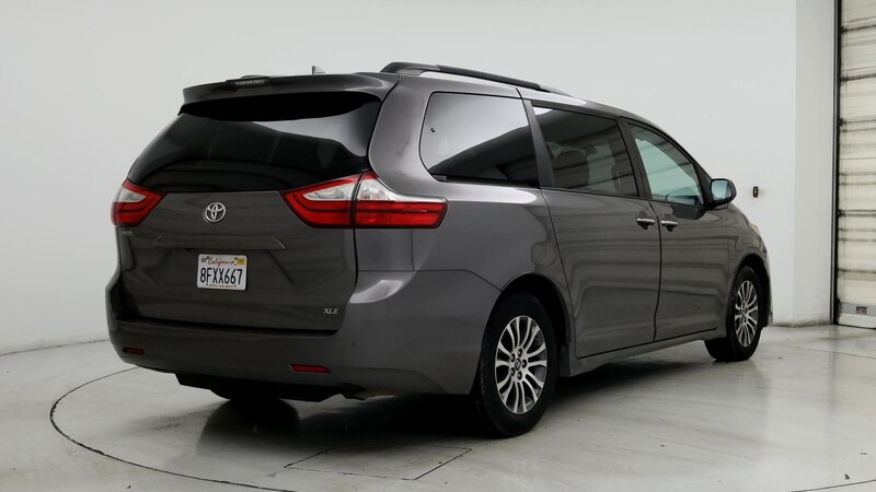 2019 Toyota Sienna XLE 8