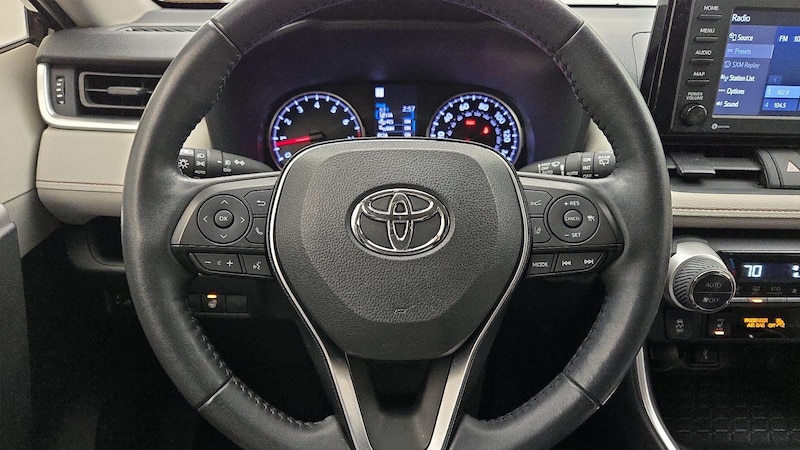 2020 Toyota RAV4 XLE 10