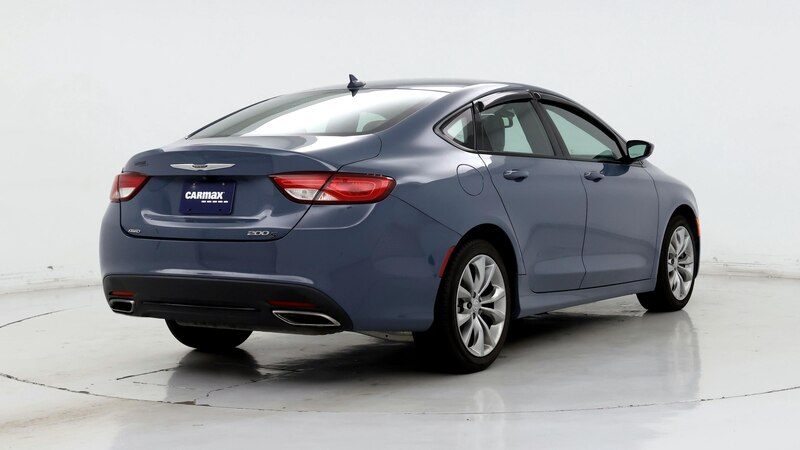 2015 Chrysler 200 S 8