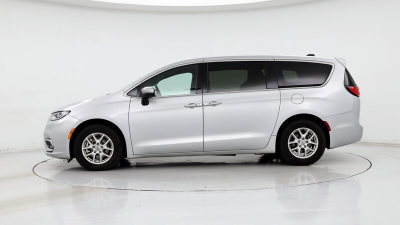 2023 Chrysler Pacifica Touring 3