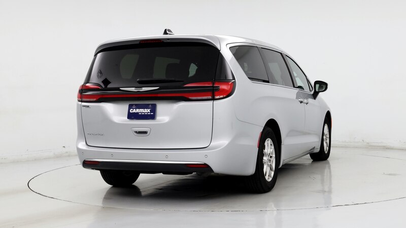 2023 Chrysler Pacifica Touring 8