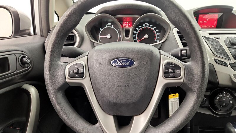 2013 Ford Fiesta SE 10