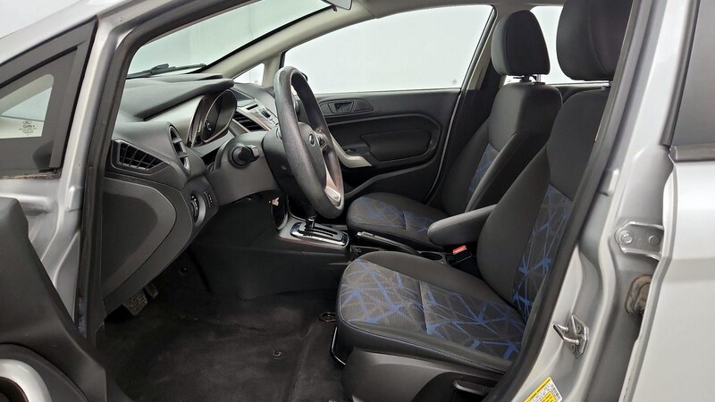 2013 Ford Fiesta SE 11