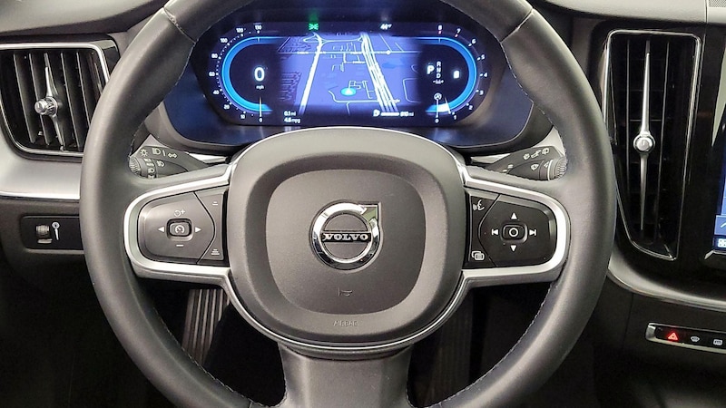 2022 Volvo XC60 B5 Momentum 10