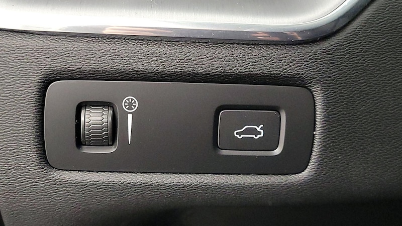 2022 Volvo XC60 B5 Momentum 13