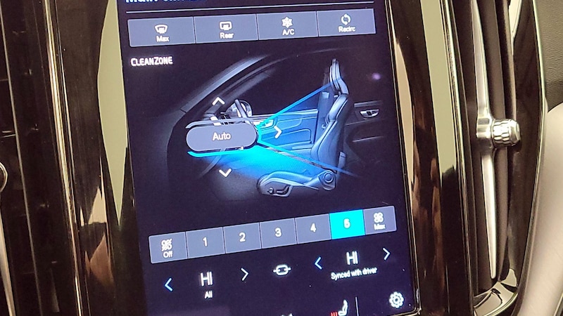 2022 Volvo XC60 B5 Momentum 17