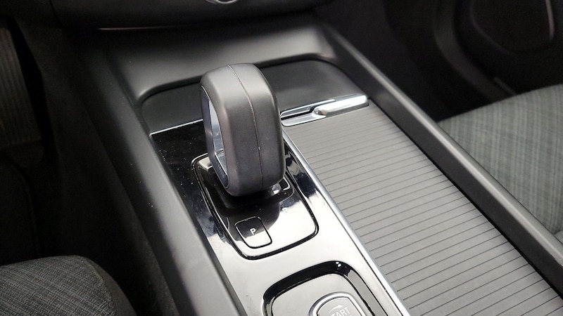 2022 Volvo XC60 B5 Momentum 18