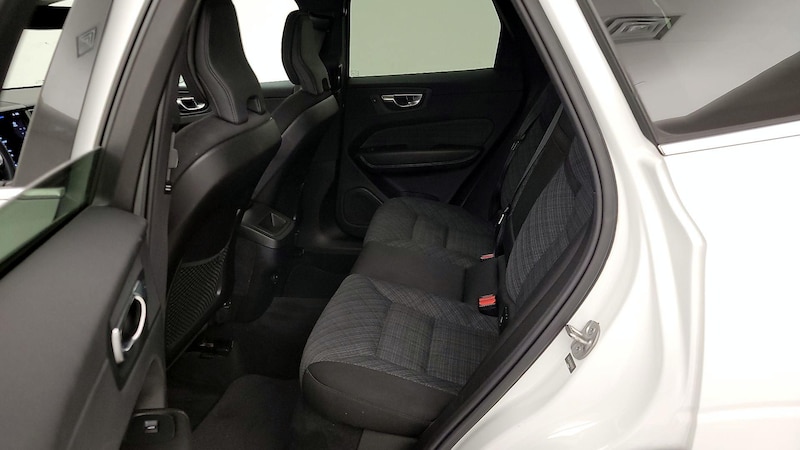 2022 Volvo XC60 B5 Momentum 21