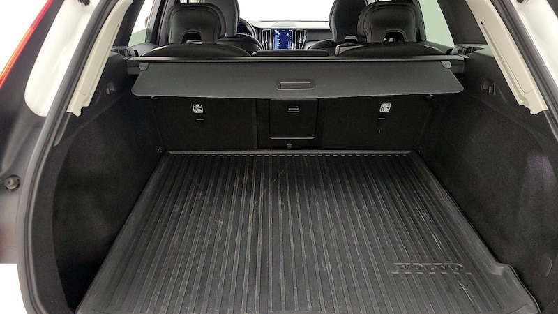 2022 Volvo XC60 B5 Momentum 22