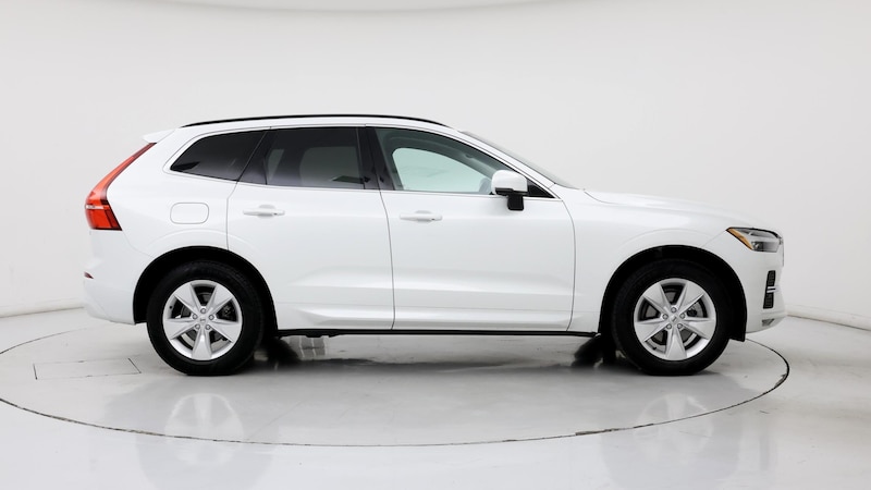 2022 Volvo XC60 B5 Momentum 7
