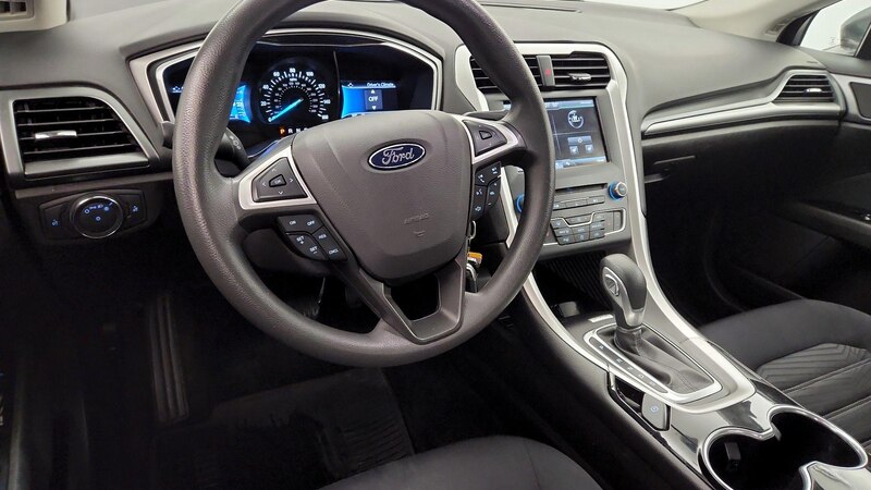 2016 Ford Fusion SE 9