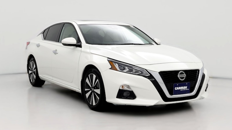 2022 Nissan Altima SL Hero Image