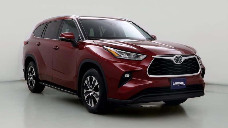 2020 Toyota Highlander XLE Hero Image