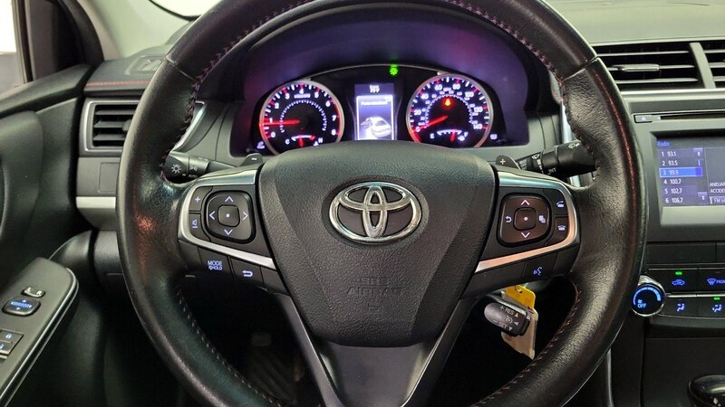 2017 Toyota Camry SE 10