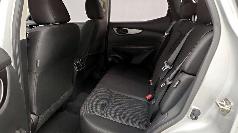2020 Nissan Rogue Sport S 19