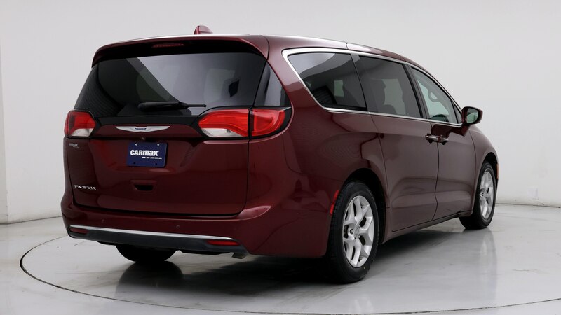 2019 Chrysler Pacifica Touring Plus 8