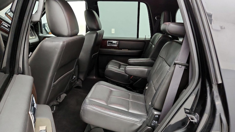 2014 Lincoln Navigator  21