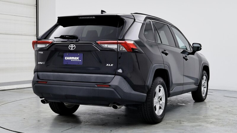 2020 Toyota RAV4 XLE 8