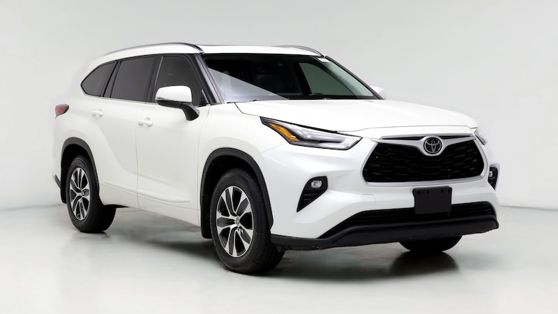 2021 Toyota Highlander XLE Hero Image