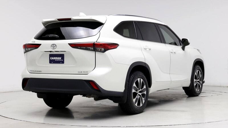 2021 Toyota Highlander XLE 8