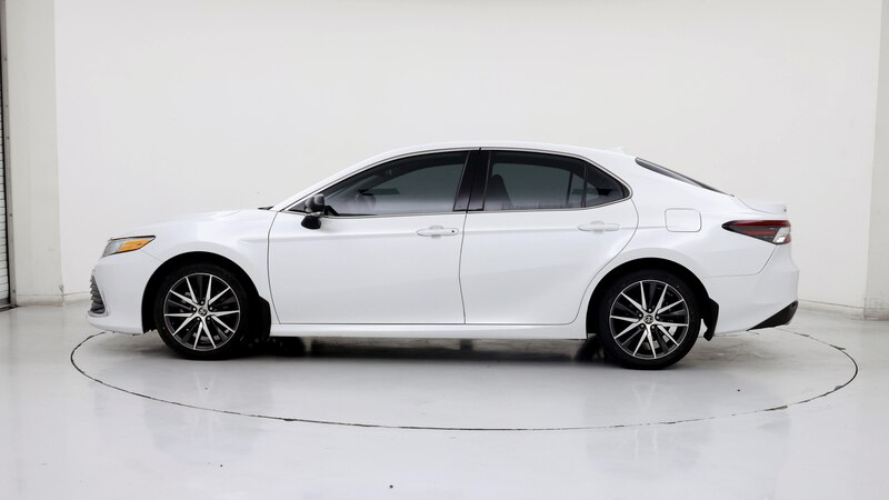 2022 Toyota Camry XLE 3