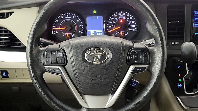 2015 Toyota Sienna LE 10