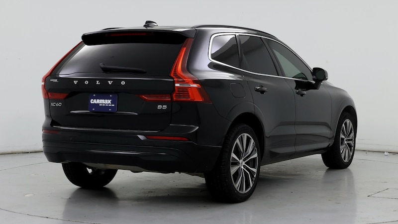 2022 Volvo XC60 B5 Momentum 8