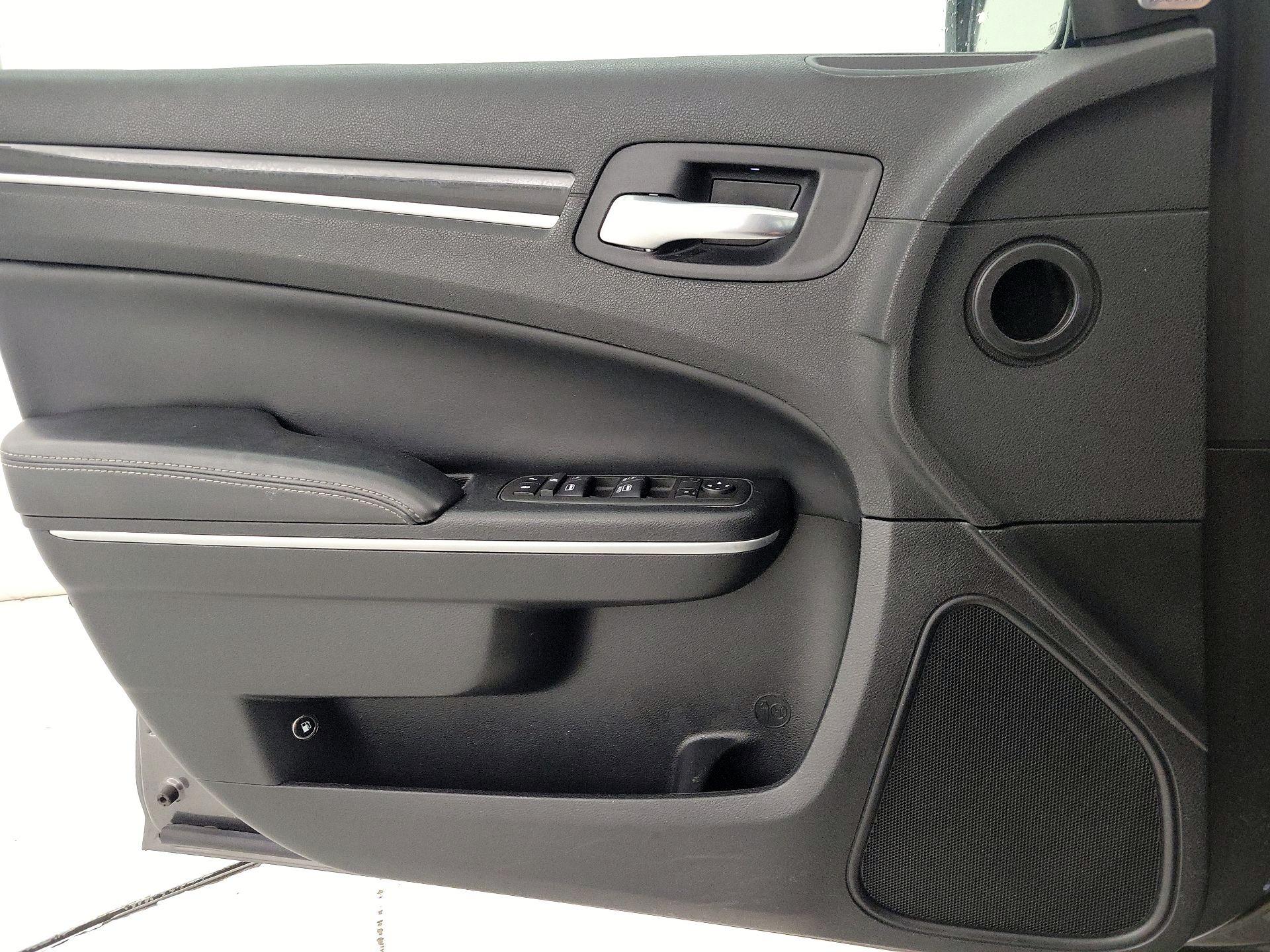 Thumbnail: 2022 Chrysler 300 - 12