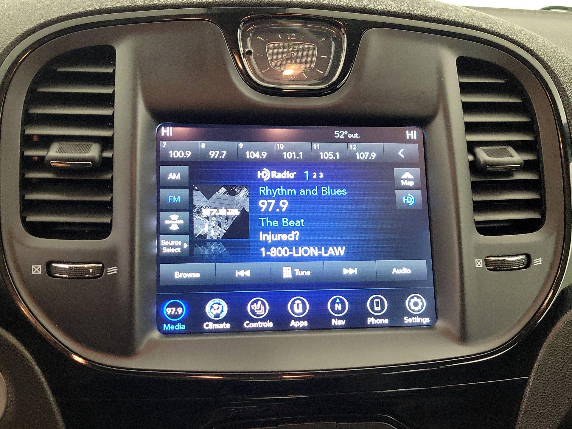 Thumbnail: 2022 Chrysler 300 - 15