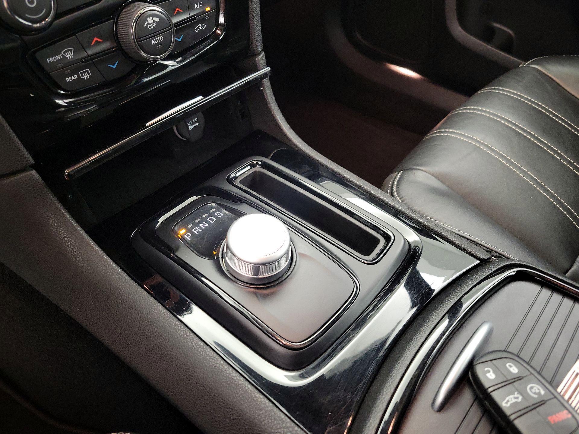 Thumbnail: 2022 Chrysler 300 - 17