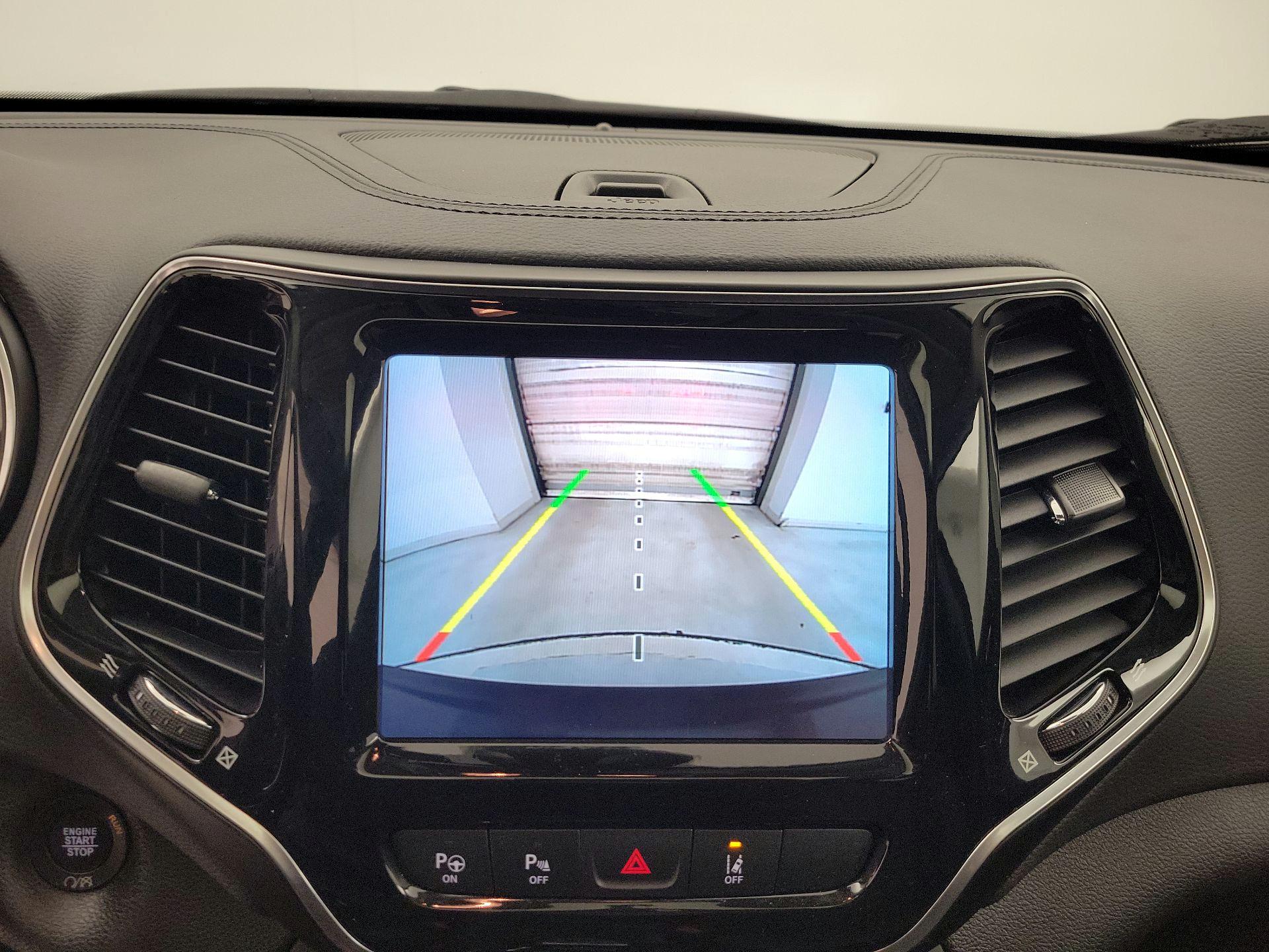 Thumbnail: 2021 Jeep Cherokee - 15