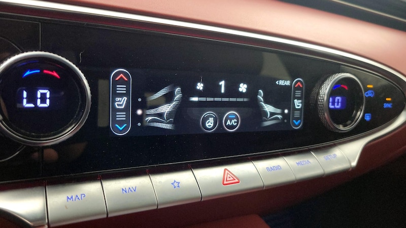 2022 Genesis GV70 Sport 17