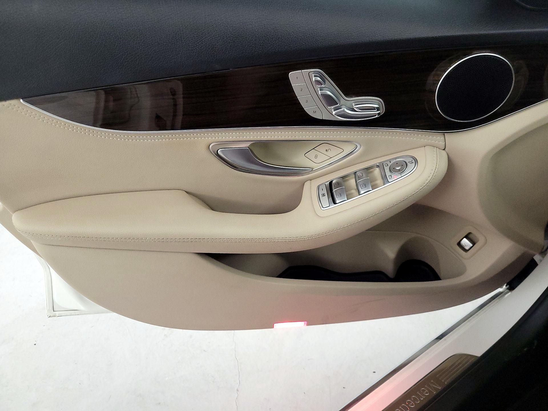 Thumbnail: 2016 Mercedes-Benz C-Class - 12