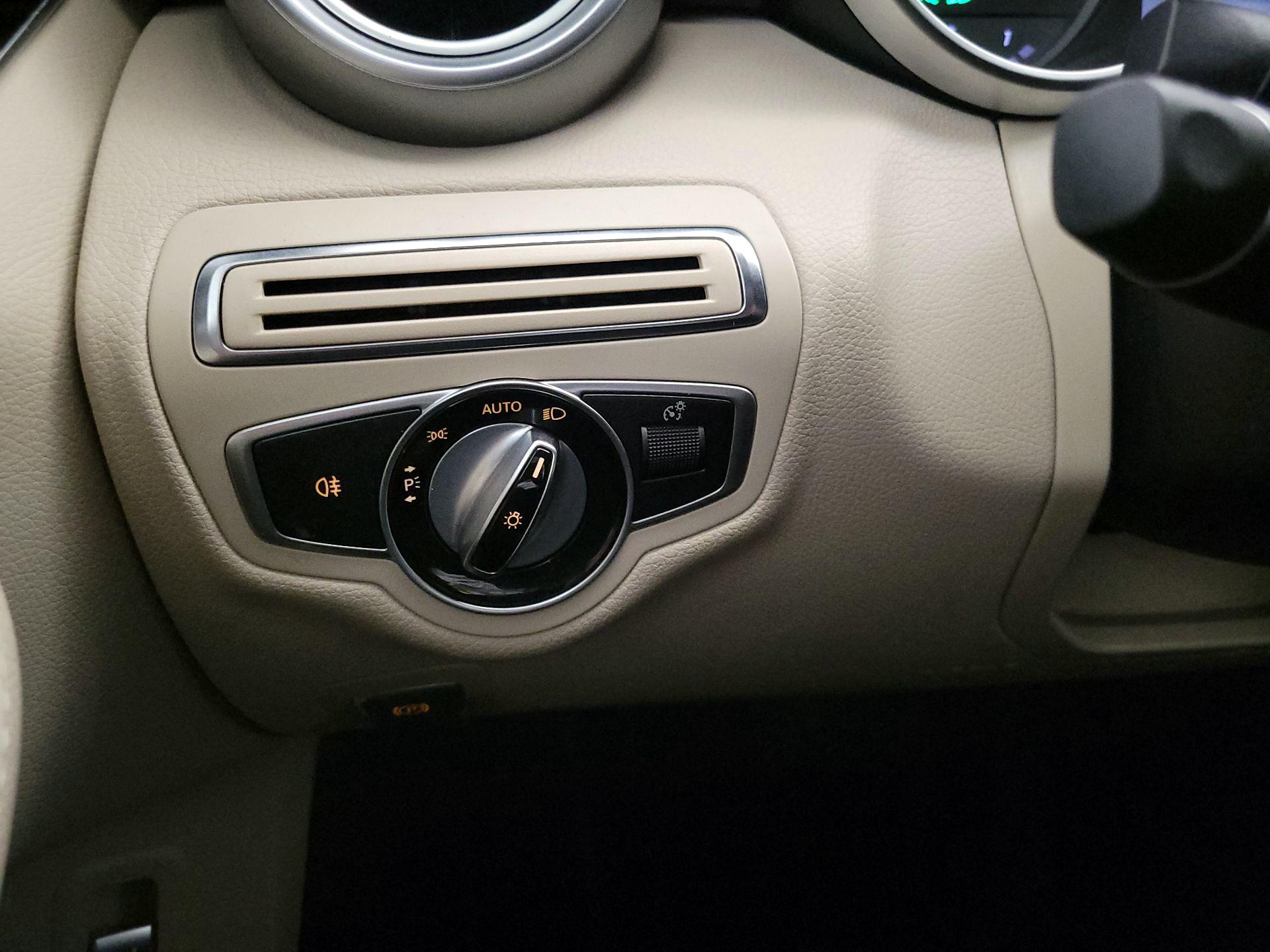 Thumbnail: 2016 Mercedes-Benz C-Class - 13