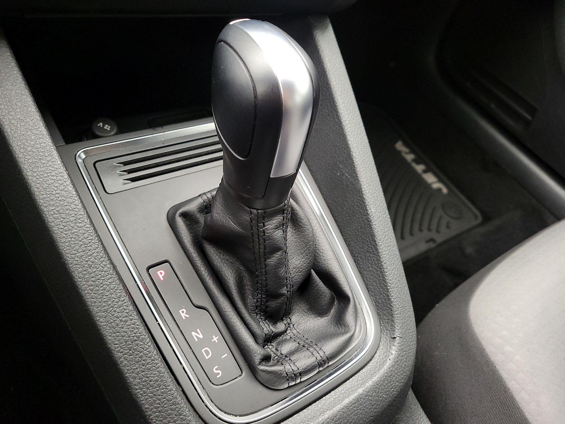 Thumbnail: 2018 Volkswagen Jetta - 17