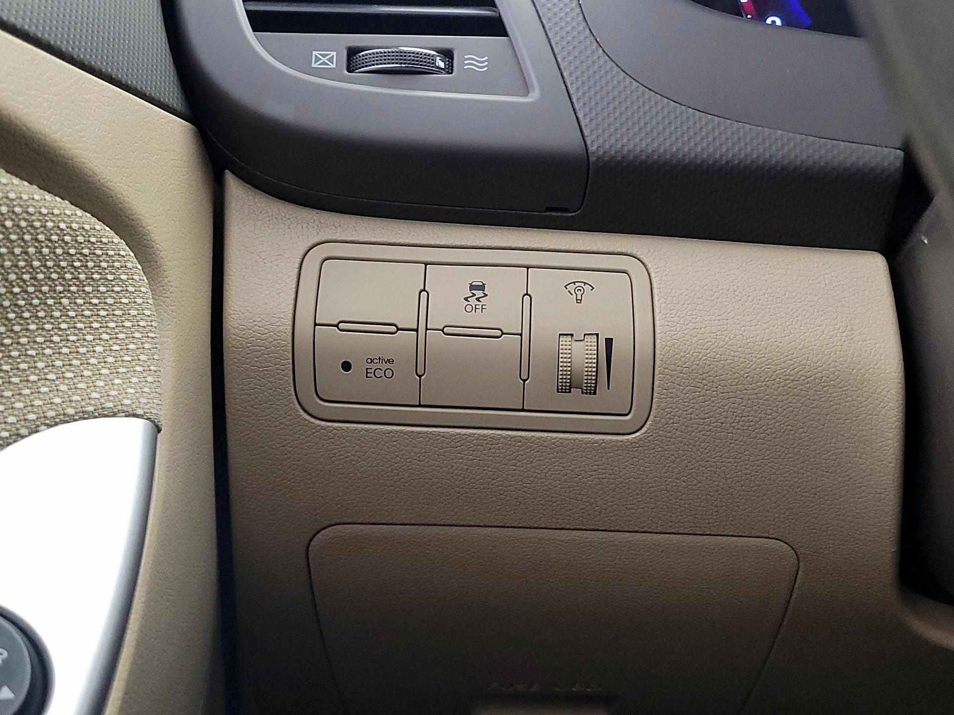 Thumbnail: 2013 Hyundai Accent - 13