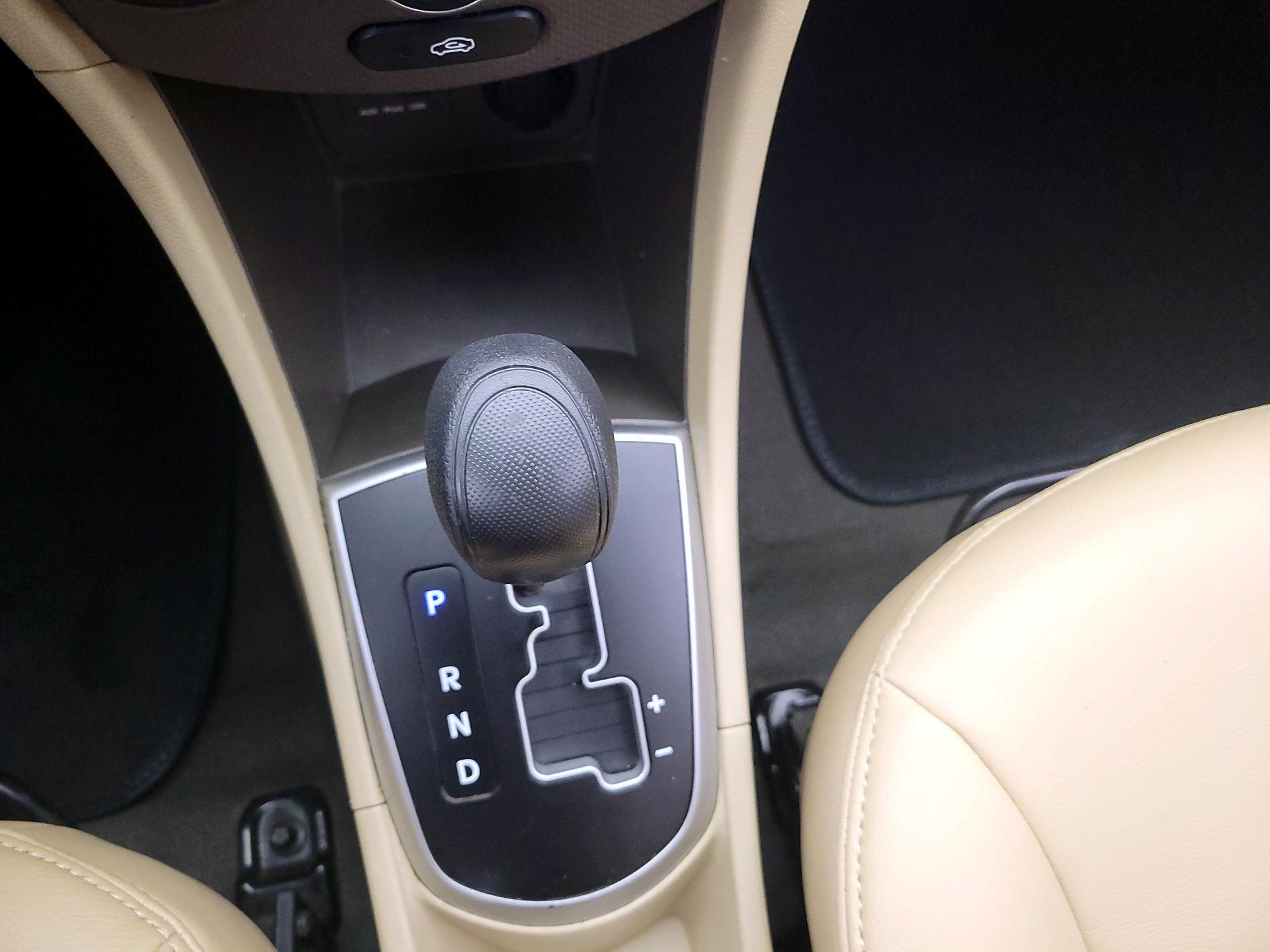Thumbnail: 2013 Hyundai Accent - 16