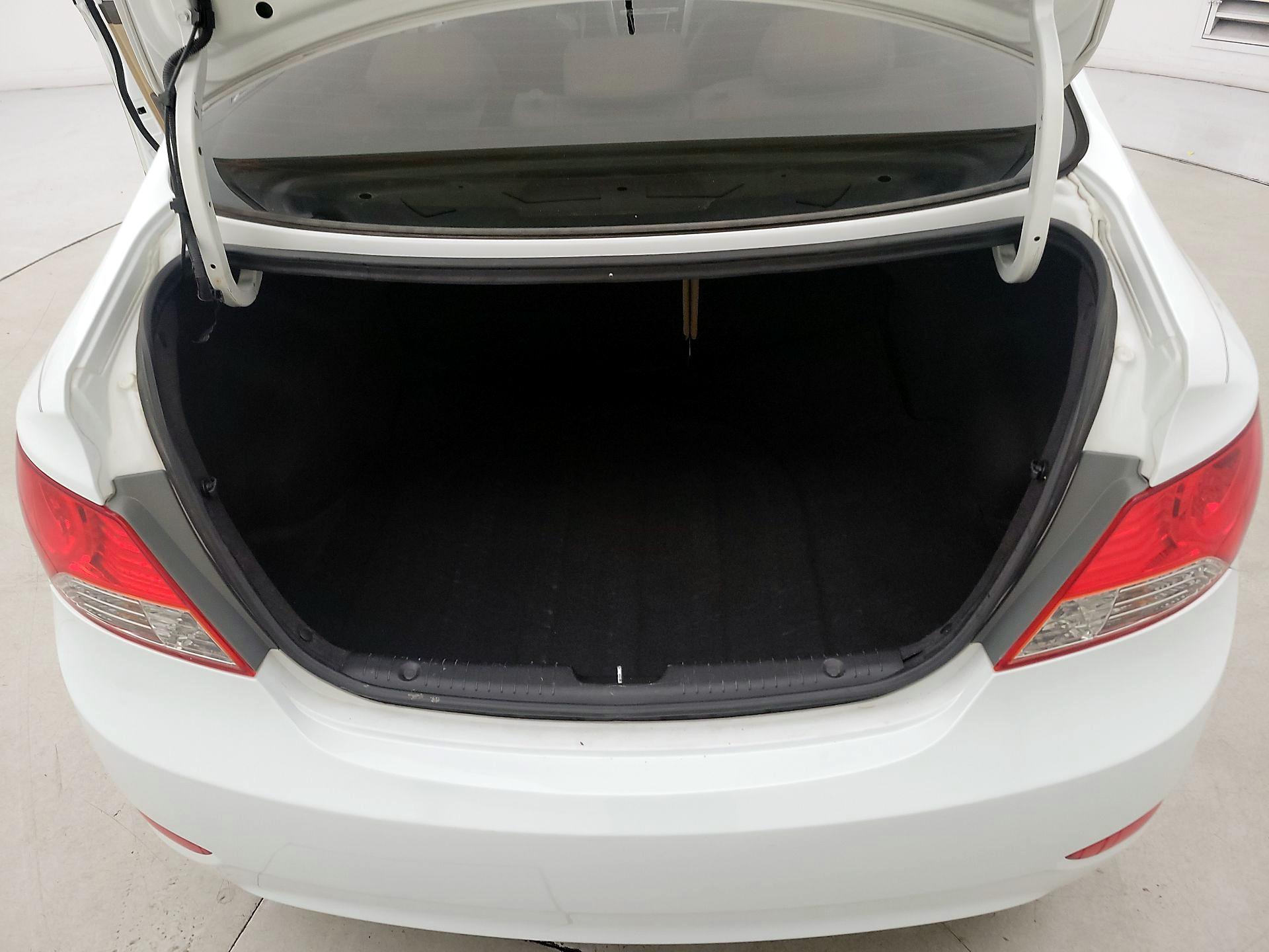Thumbnail: 2013 Hyundai Accent - 19