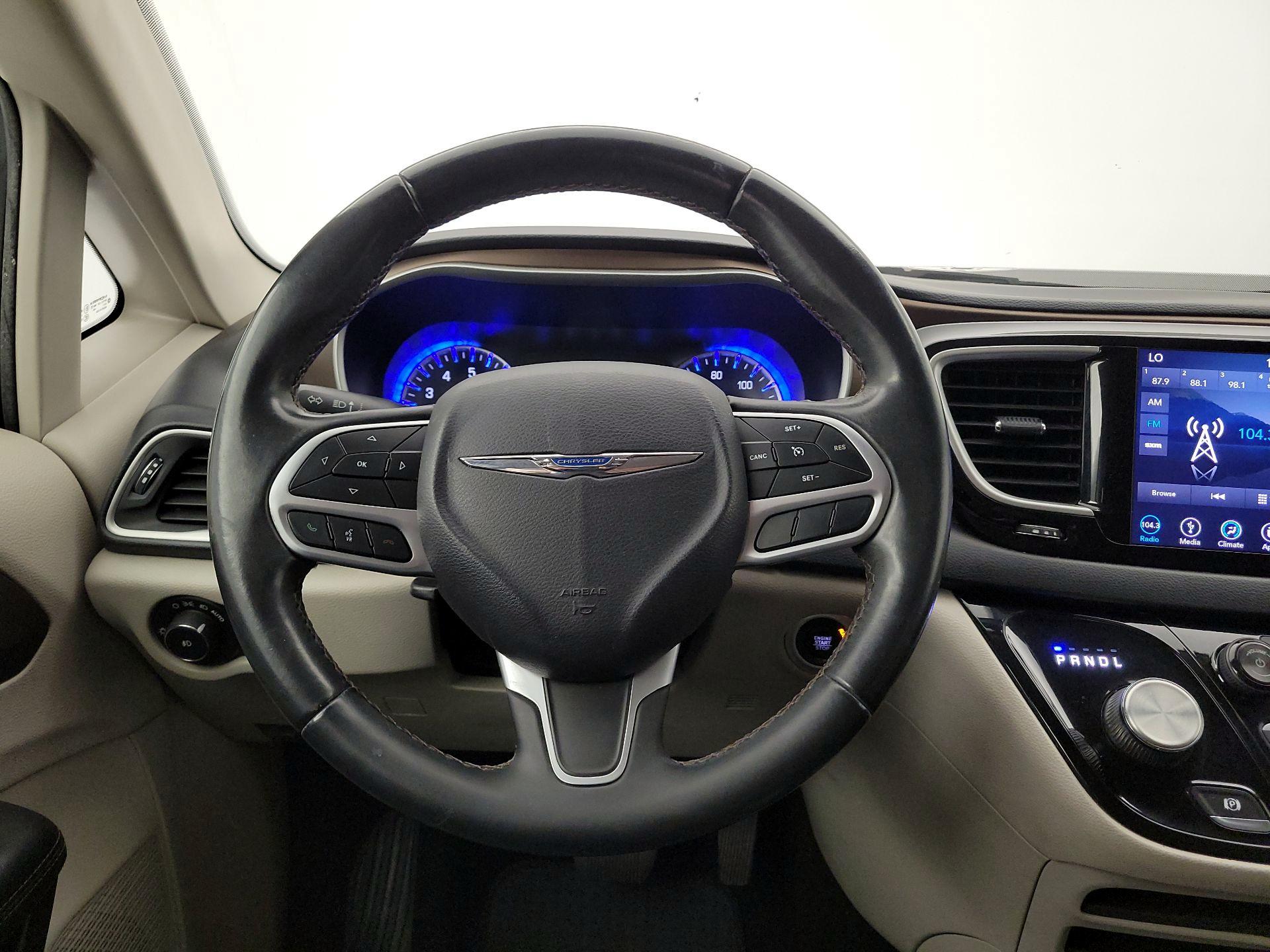Thumbnail: 2018 Chrysler Pacifica - 10