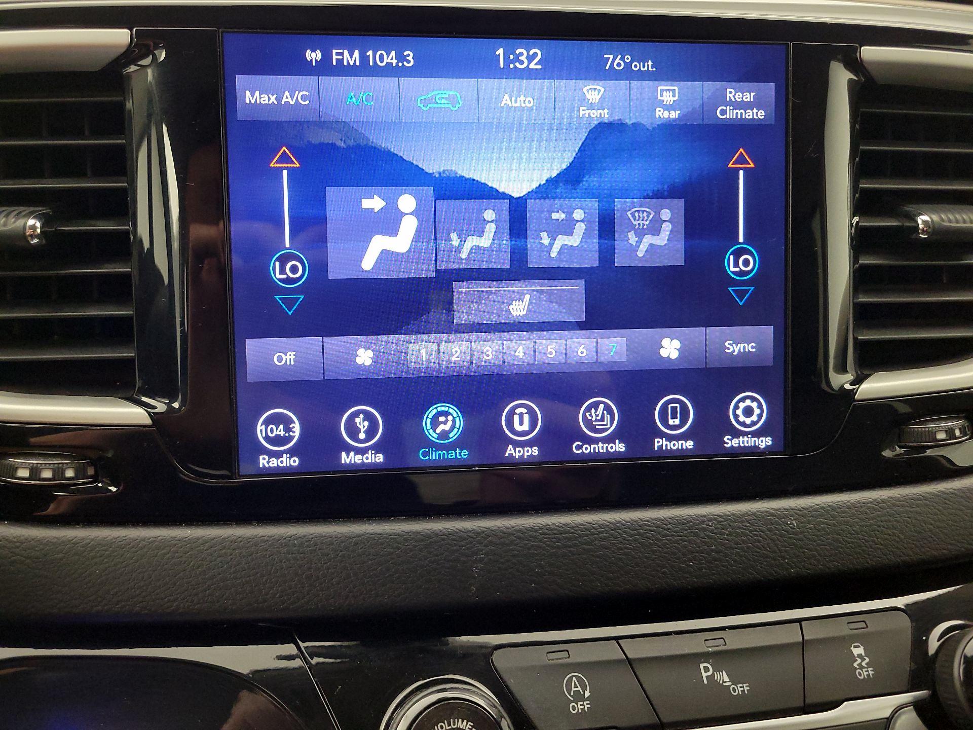 Thumbnail: 2018 Chrysler Pacifica - 16