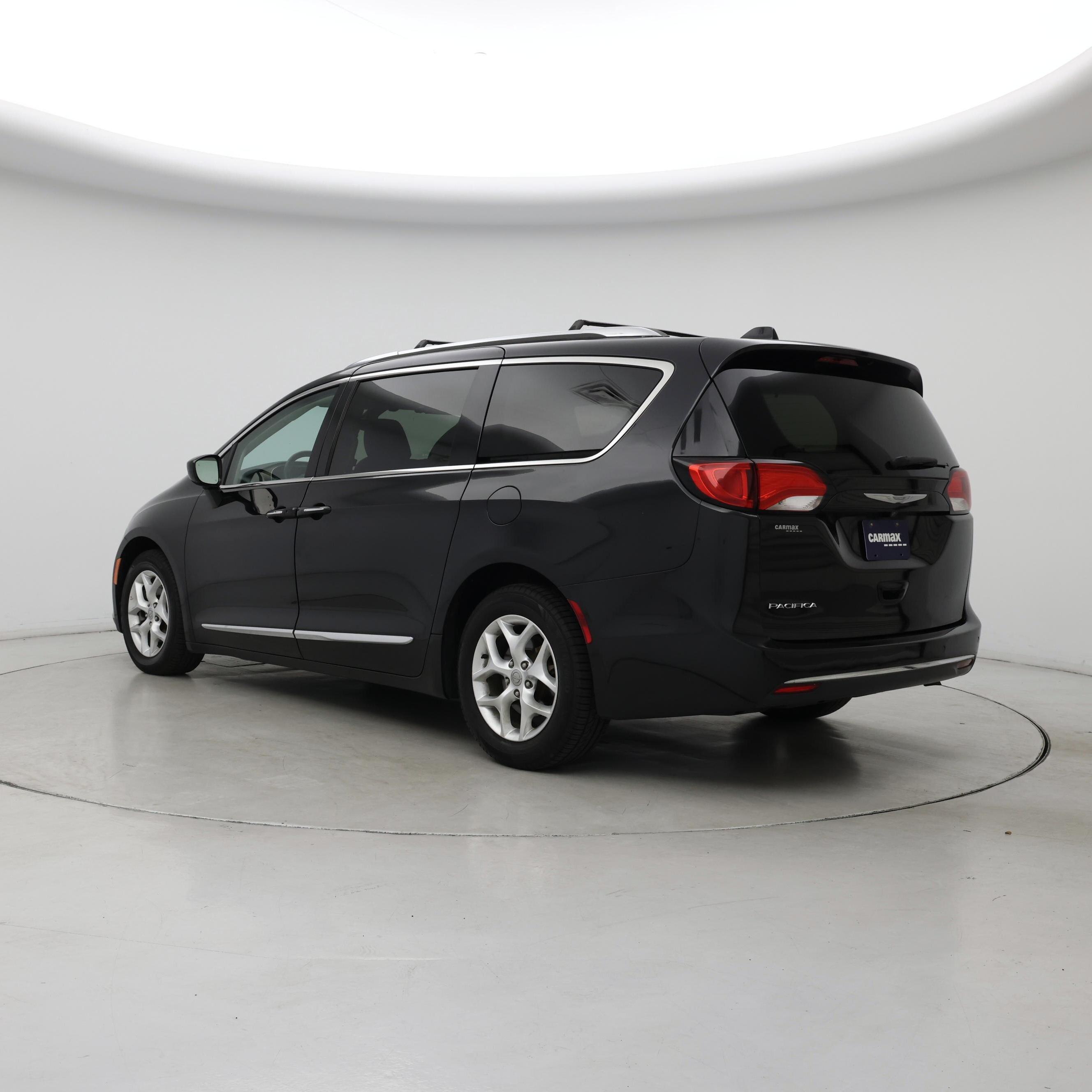 Thumbnail: 2018 Chrysler Pacifica - 2