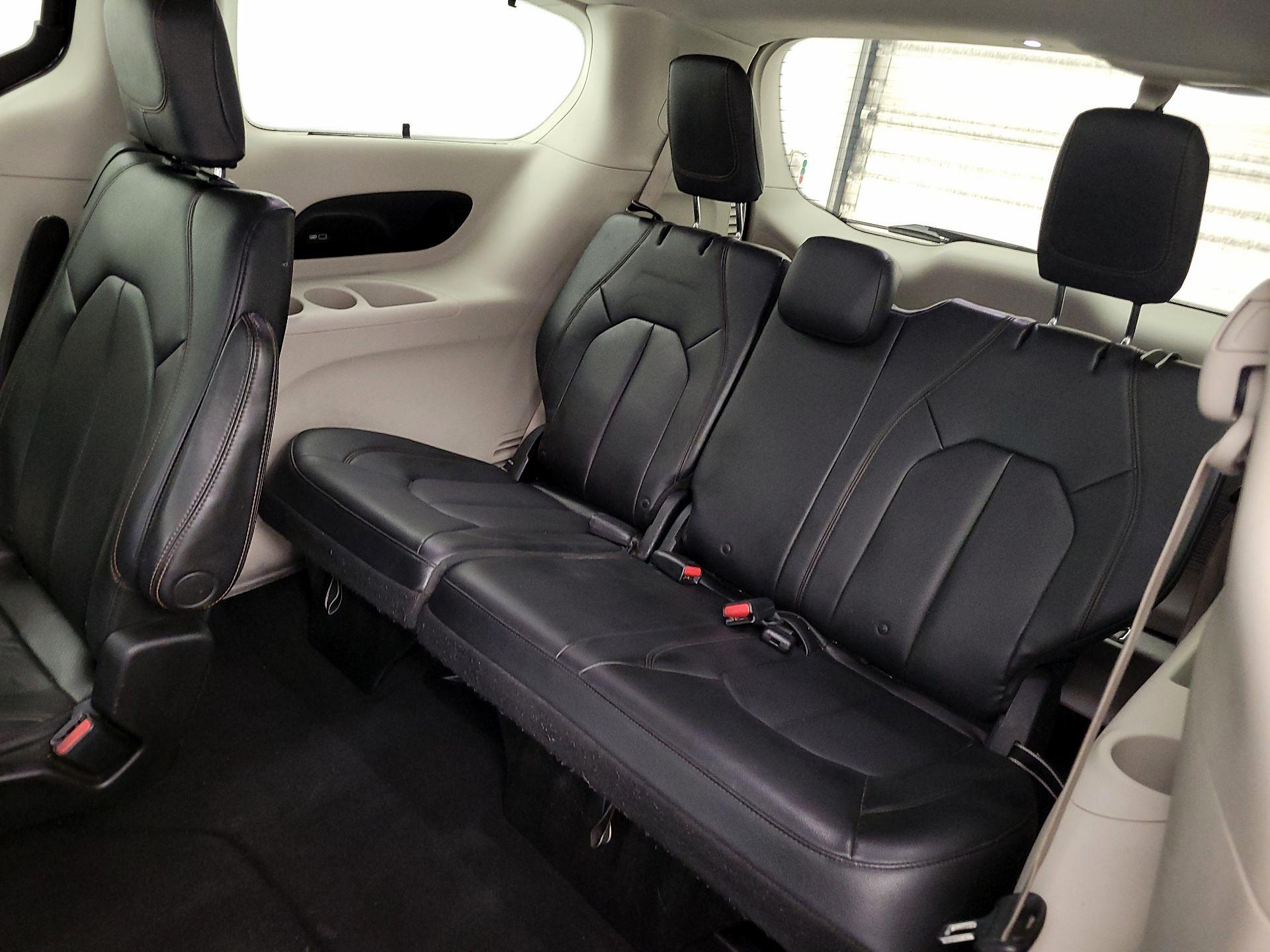 Thumbnail: 2018 Chrysler Pacifica - 20