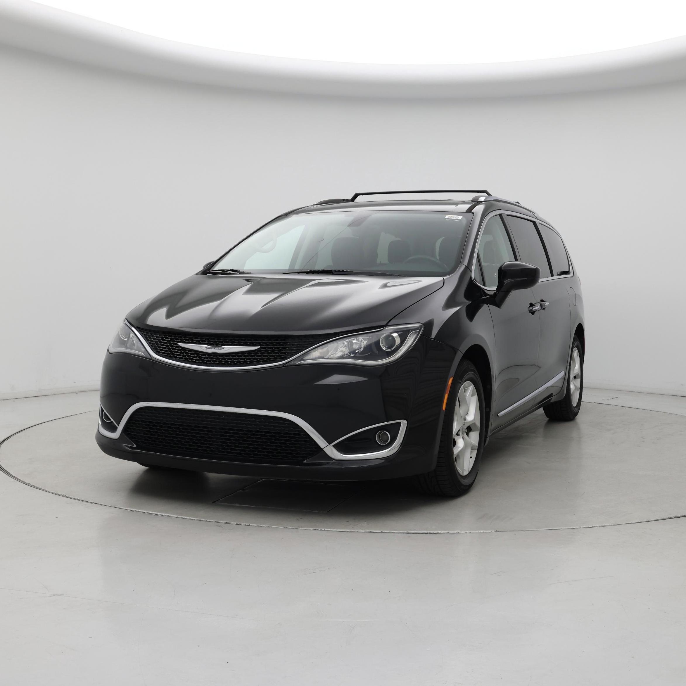 Thumbnail: 2018 Chrysler Pacifica - 4