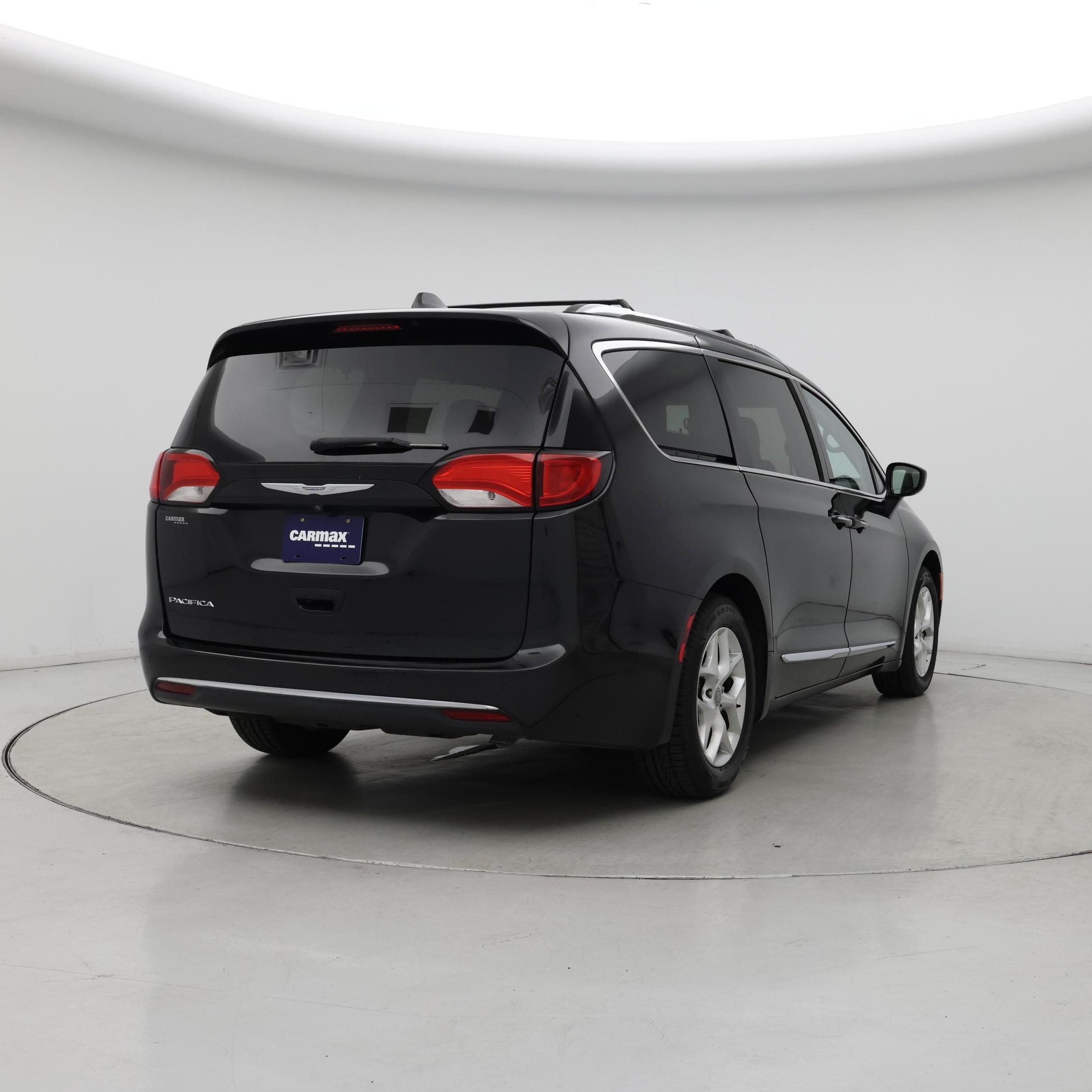 Thumbnail: 2018 Chrysler Pacifica - 8
