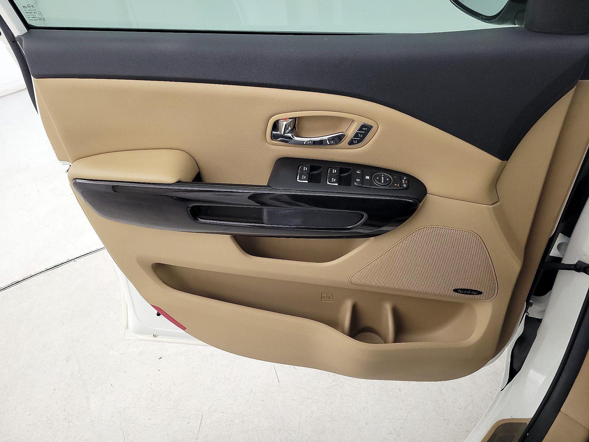 Thumbnail: 2016 Kia Sedona - 12