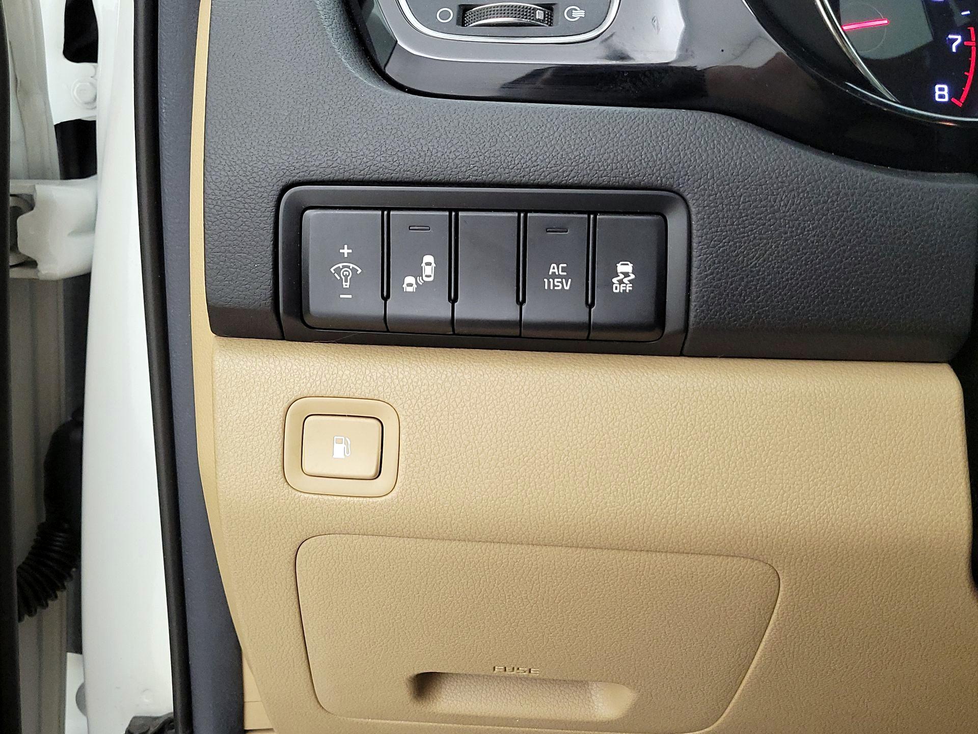 Thumbnail: 2016 Kia Sedona - 13
