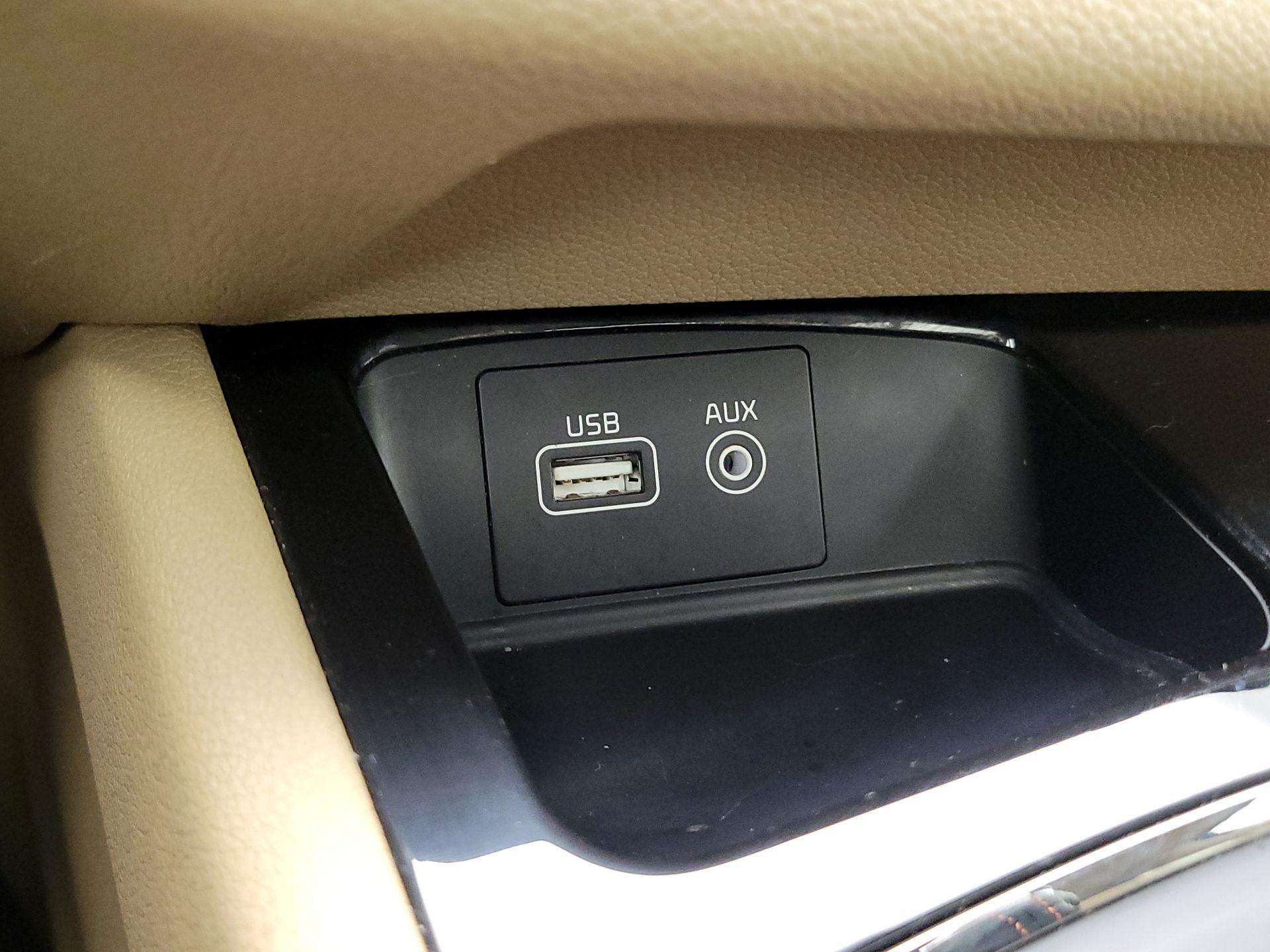 Thumbnail: 2016 Kia Sedona - 19